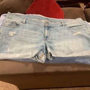 💙Plus Size Distressed Jean Shorts💙